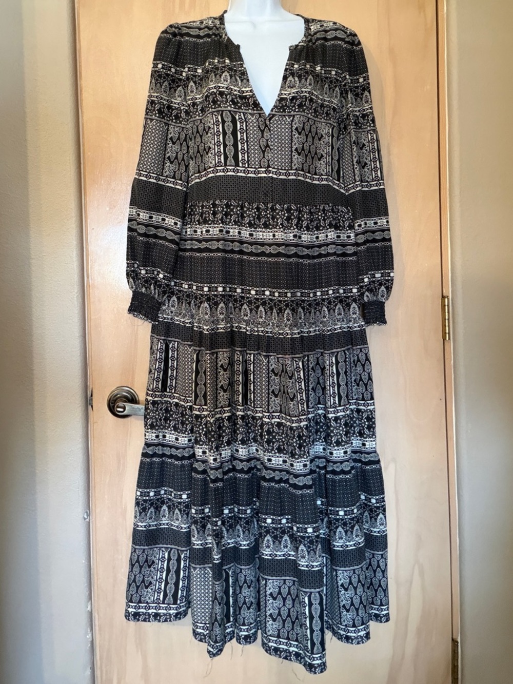 GO by GOSILK 100% Silk Tiered Vacation Dress Black Ivory Size